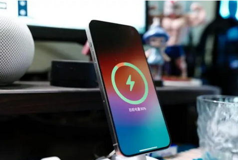 灵丘苹果15换屏服务分享用什么充电器给iPhone15充电更好 